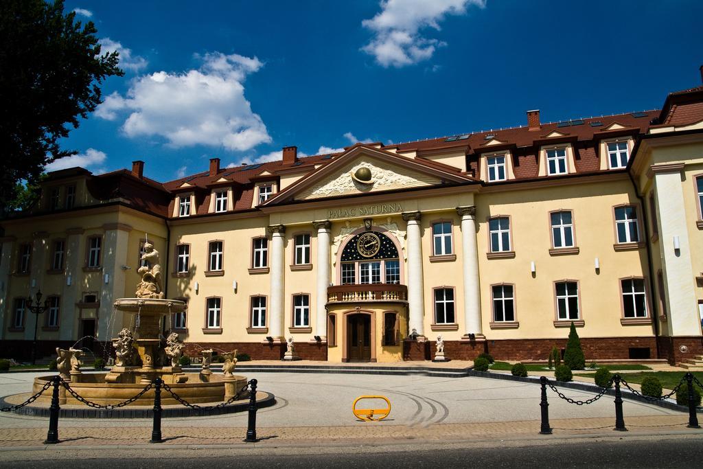 Palac Saturna Czeladź Εξωτερικό φωτογραφία