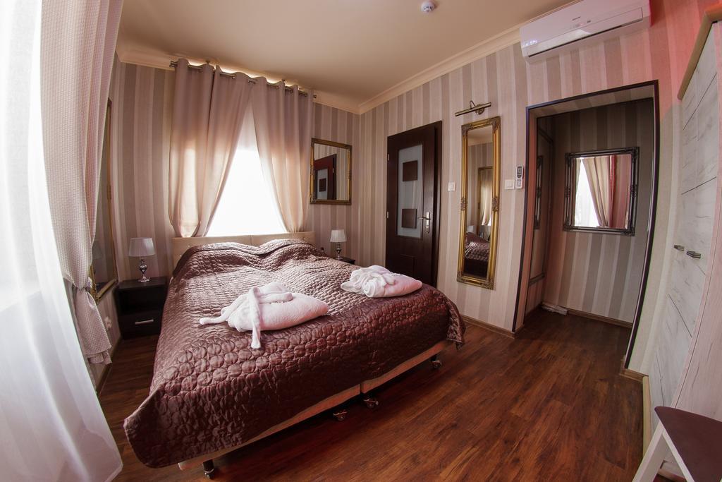 Palac Saturna Czeladź Δωμάτιο φωτογραφία