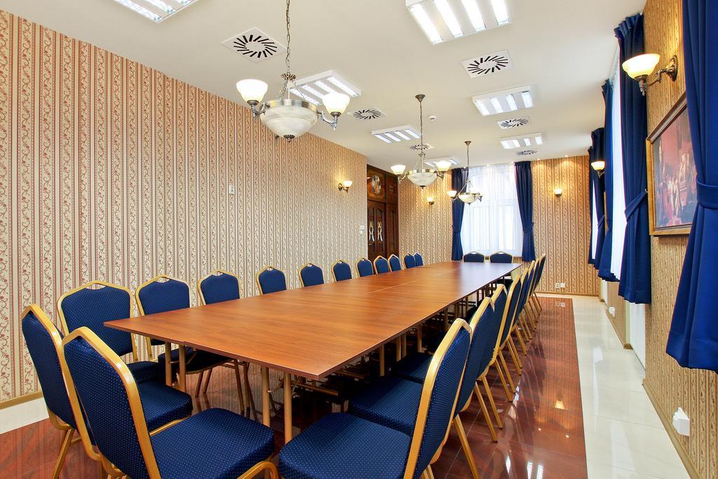 Palac Saturna Czeladź Εξωτερικό φωτογραφία